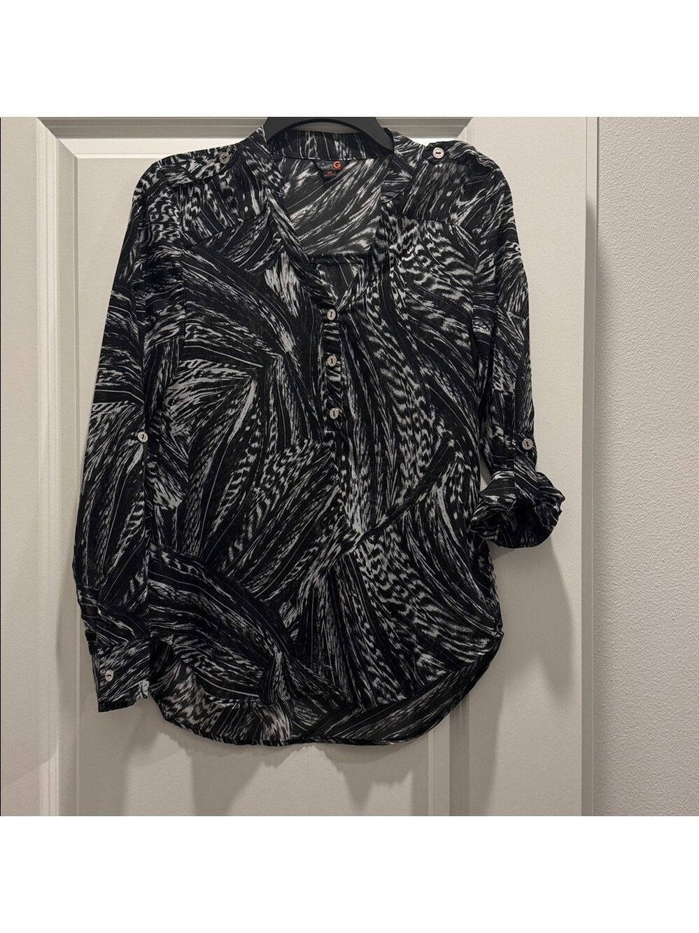 Stylish Black and White Women's Top - Picture 8 of 10
